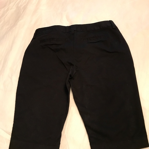 Khakis by Gap shorts - Picture 2 of 3